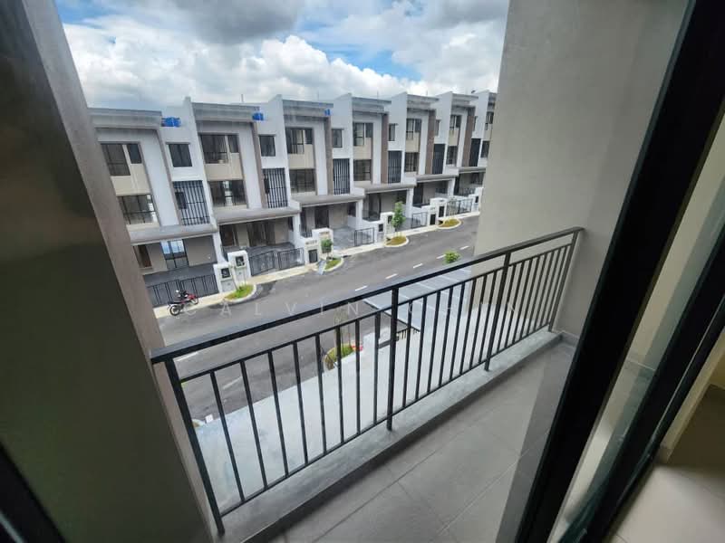 3-storey Terraced House for Sale in Ukay Bistari (Ulu Kelang) - calvin Chin - Balcony - PropertyGuru.com.my