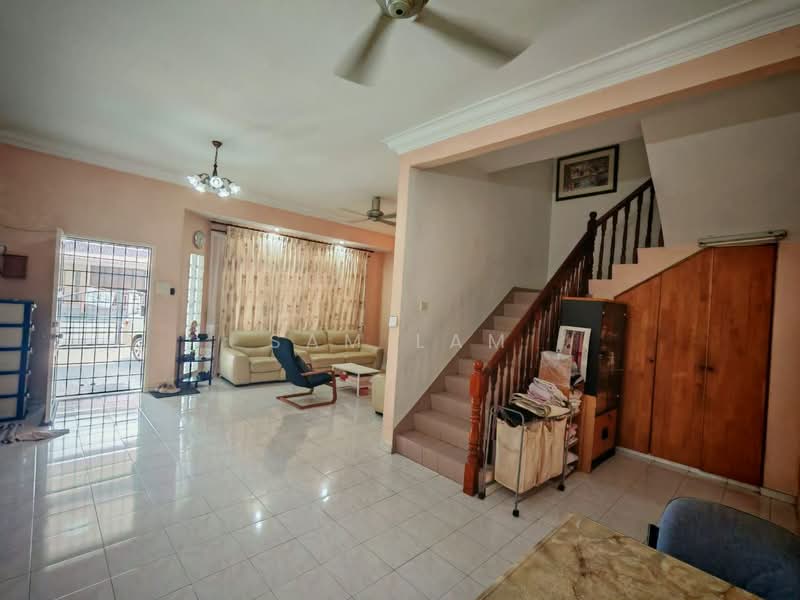 2-storey Terraced House for Sale in Taman Pinji Perdana (Lahat) - Sam Lam - Living Room - PropertyGuru.com.my