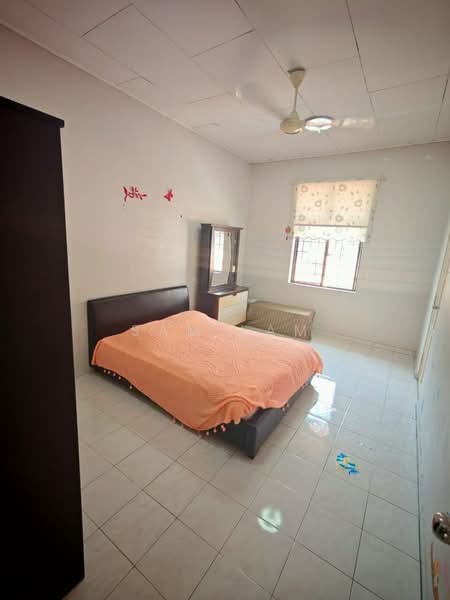 2-storey Terraced House for Sale in Taman Pinji Perdana (Lahat) - Sam Lam - Bedroom - PropertyGuru.com.my