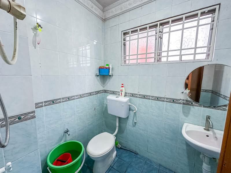 Rumah Teres 2 Tingkat untuk Dijual di Bandar Baru Bangi (Selangor) - Ahmad Fikri Amer Hamzah - Bathroom - PropertyGuru.com.my