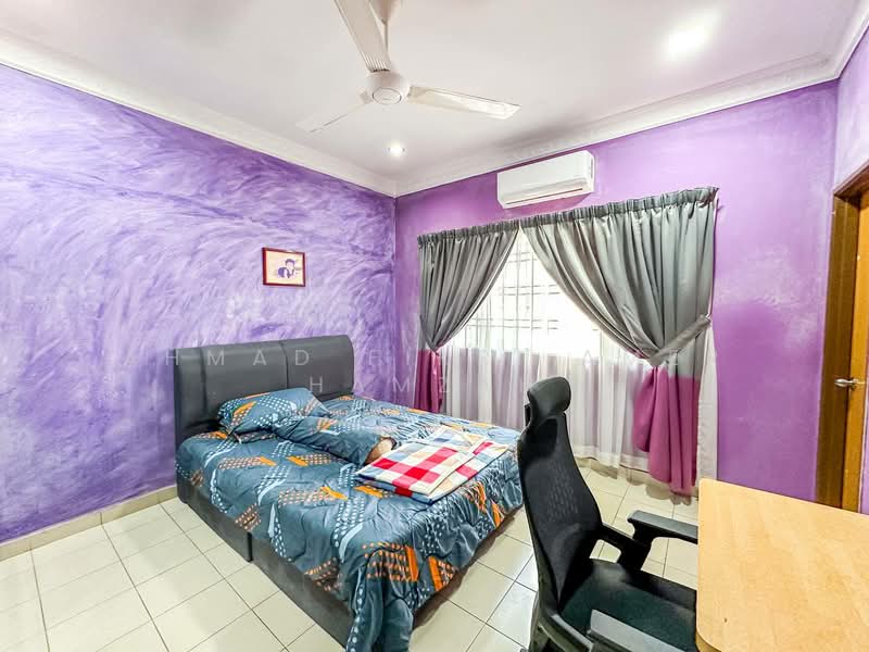 Rumah Teres 2 Tingkat untuk Dijual di Bandar Baru Bangi (Selangor) - Ahmad Fikri Amer Hamzah - Bedroom - PropertyGuru.com.my