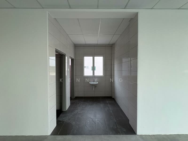 Kilang untuk Disewa di Kampung Jawa (Shah Alam) - Kenny Ng - Bathroom - PropertyGuru.com.my