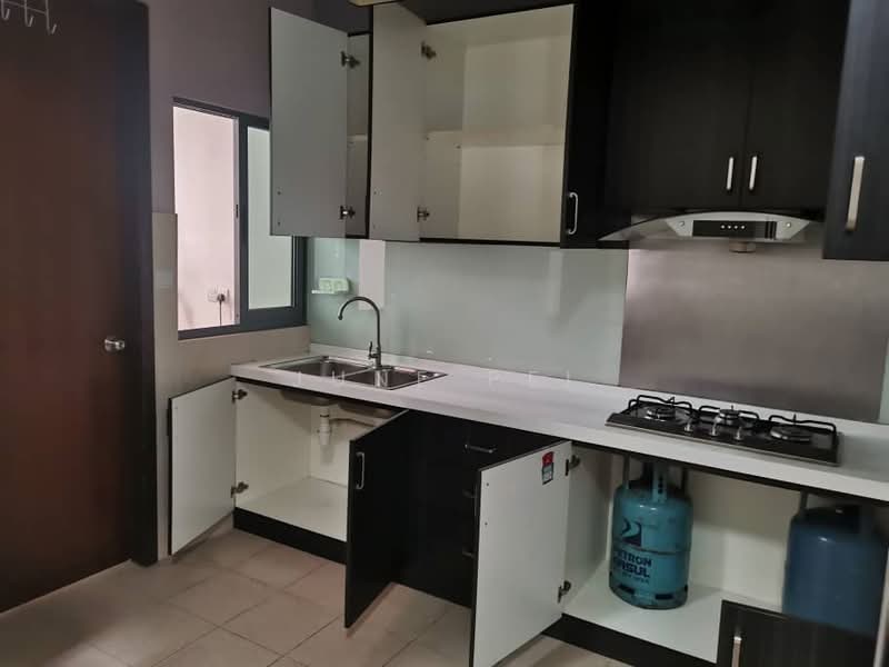 Condominium for Sale at Nautica Lake Suites - June Pei - Kitchen - PropertyGuru.com.my