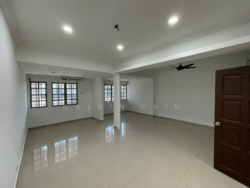Rumah Teres untuk Dijual di Taman Selayang Utama (Selayang) - calvin Chin - Living Room - PropertyGuru.com.my
