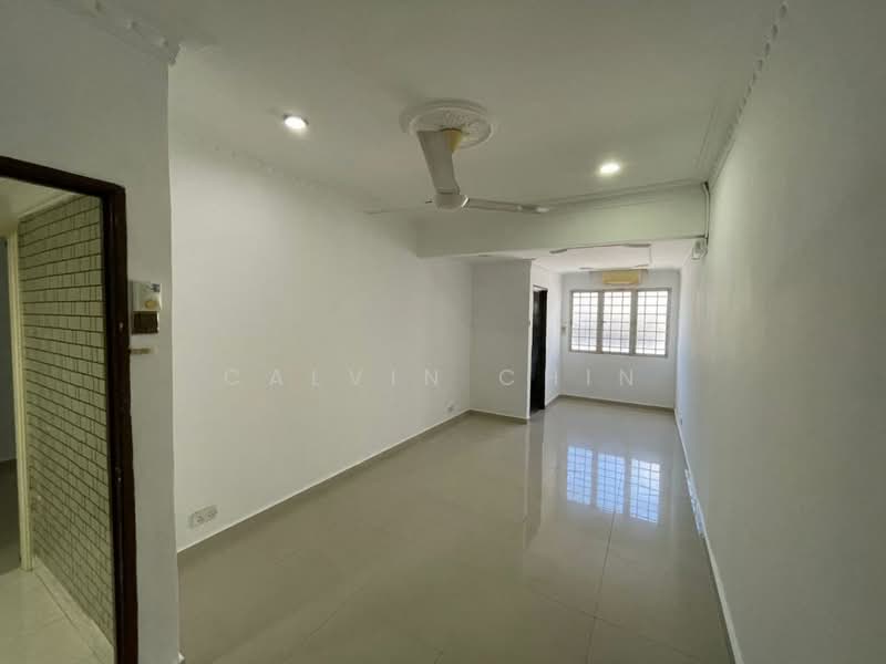 Rumah Teres untuk Dijual di Taman Selayang Utama (Selayang) - calvin Chin - Living Room - PropertyGuru.com.my