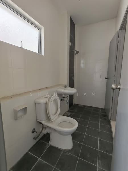 2-storey Terraced House for Sale in Seremban 2 (Negeri Sembilan) - Shane Tan - Bathroom - PropertyGuru.com.my
