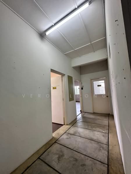 Kedai / Pejabat untuk Disewa di SS19 (Subang Jaya) - Veron Leong - Corridor - PropertyGuru.com.my