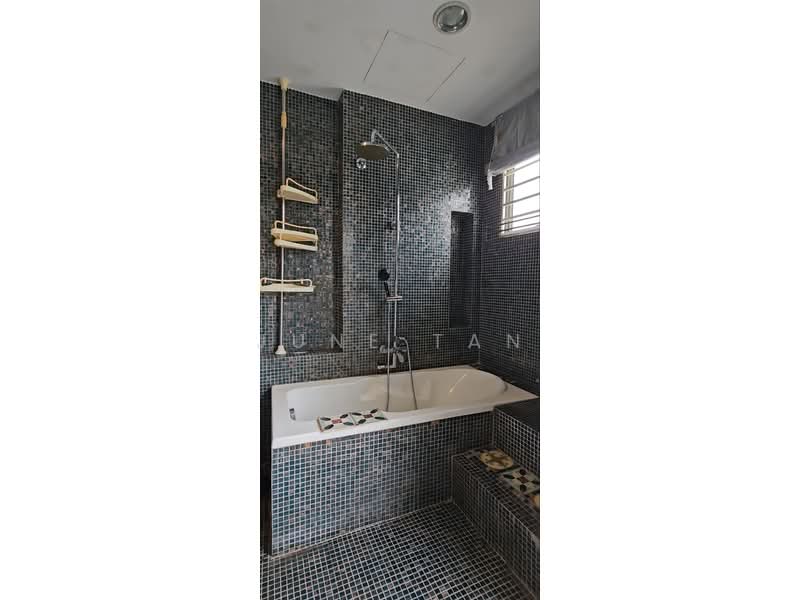 Townhouse for Sale in Puchong (Selangor) - June Tan - Master bathroom 1 - PropertyGuru.com.my