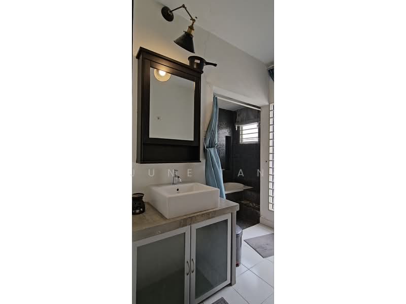 Townhouse for Sale in Puchong (Selangor) - June Tan - Master bathroom 1 - PropertyGuru.com.my