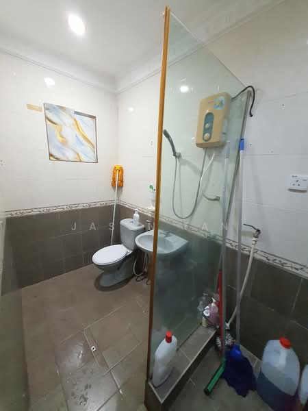 2-storey Terraced House for Sale in Taman Puncak Jalil (Seri Kembangan) - Jason Tan - Bathroom - PropertyGuru.com.my