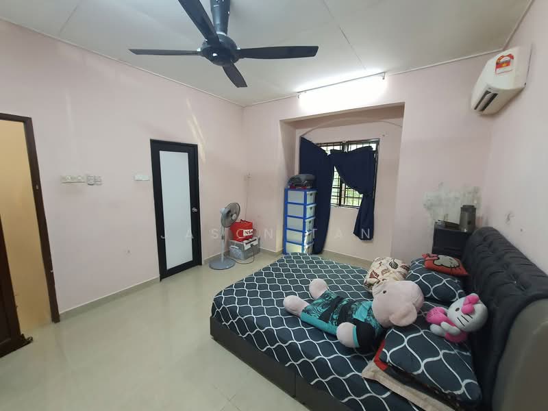 2-storey Terraced House for Sale in Taman Puncak Jalil (Seri Kembangan) - Jason Tan - Bedroom - PropertyGuru.com.my