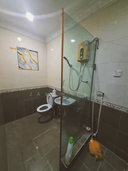 2-storey Terraced House for Sale in Taman Puncak Jalil (Seri Kembangan) - Jason Tan - Bathroom - PropertyGuru.com.my