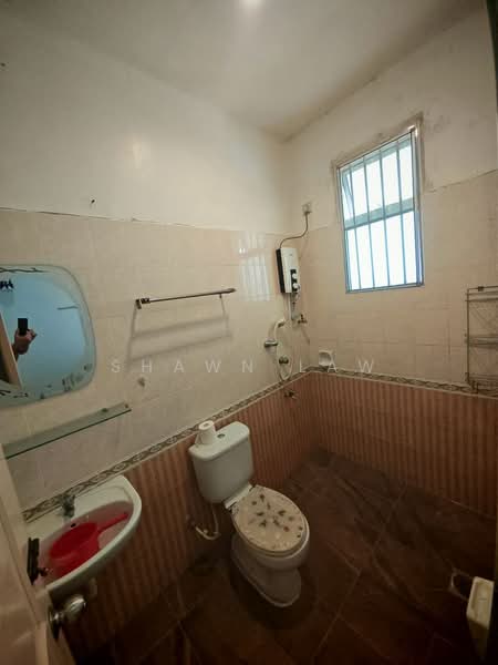 1-storey Terraced House for Sale in Skudai (Johor) - Shawn Law - Bathroom - PropertyGuru.com.my