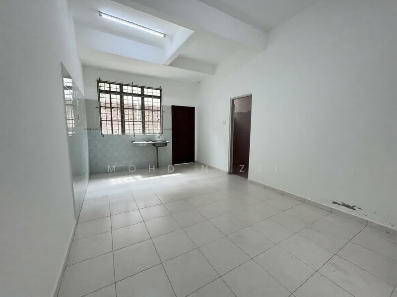 2-storey Terraced House for Sale in Kluang (Johor) - Mohd Nazri - Kitchen - PropertyGuru.com.my