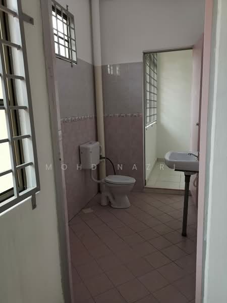 2-storey Terraced House for Sale in Kluang (Johor) - Mohd Nazri - Bathroom - PropertyGuru.com.my