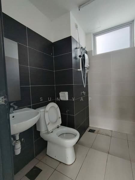 Servis Apartment untuk Disewa di Larkin Heights - Sun Yap - Bathroom - PropertyGuru.com.my
