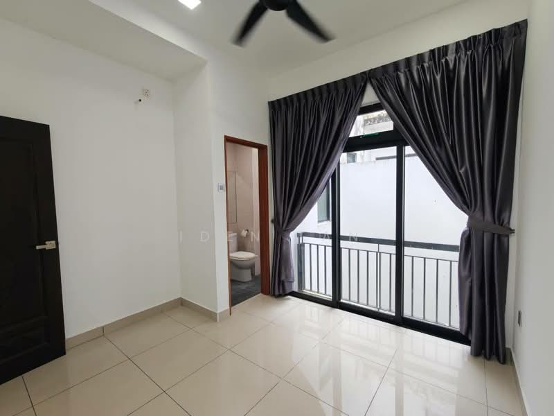 Cluster House for Sale in Taman Mutiara Mas (Skudai) - Iden Tan - Bathroom - PropertyGuru.com.my