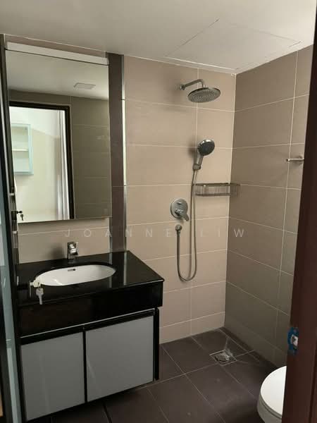 Kondominium untuk Disewa di Gurney Beach Resort - Joanne Liw - Bathroom - PropertyGuru.com.my