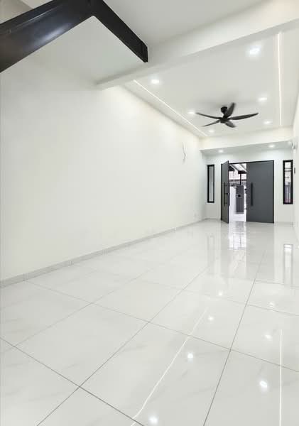 1-storey Terraced House for Sale in Taman Desa Cemerlang (Ulu Tiram) - Wil Mong - Living Room - PropertyGuru.com.my