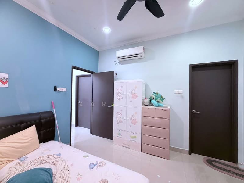 Rumah Kluster untuk Dijual di Taman Gaya (Ulu Tiram) - Karl Lim - Bedroom - PropertyGuru.com.my