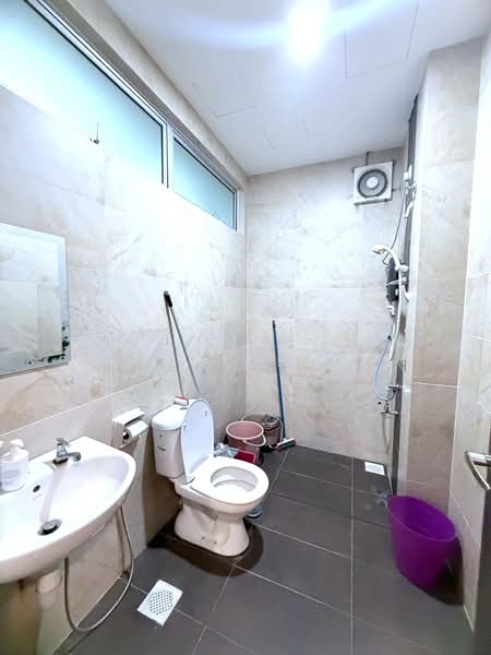 Rumah Kluster untuk Dijual di Taman Gaya (Ulu Tiram) - Karl Lim - Bathroom - PropertyGuru.com.my