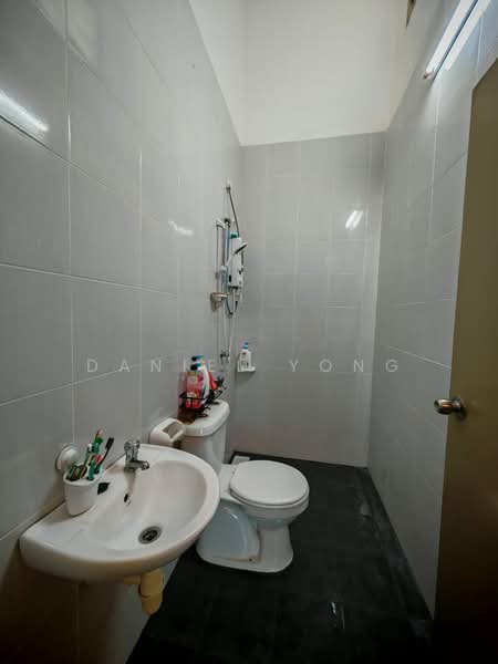 2-storey Terraced House for Sale in Johor Bahru (Johor) - Daniel Yong - Bathroom - PropertyGuru.com.my