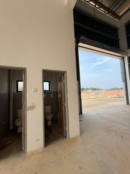 Factory for Sale in Senawang (Negeri Sembilan) - Robert Foo - Bathroom - PropertyGuru.com.my