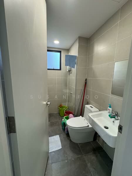 Servis Apartment untuk Dijual di Far East - Susan Foo - Bathroom - PropertyGuru.com.my