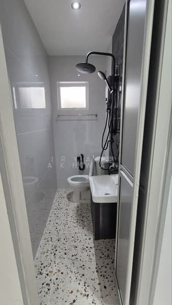 1-storey Terraced House for Sale in Bandar Sunway (Sunway) - Iryani Akhwan - Bathroom - PropertyGuru.com.my