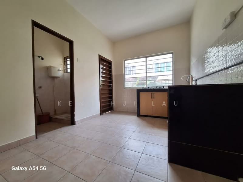 Rumah Teres 2 Tingkat untuk Dijual di Bandar Putra Permai (Seri Kembangan) - KENT HUI LAU - Kitchen - PropertyGuru.com.my