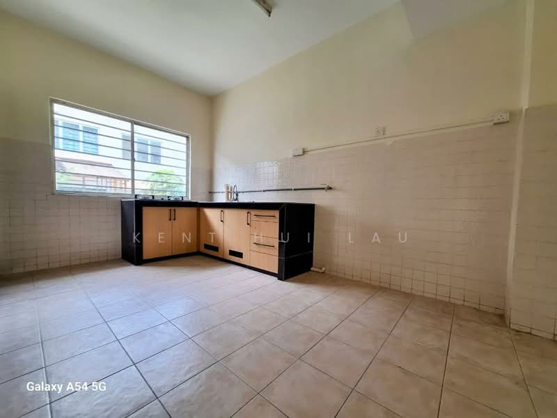 Rumah Teres 2 Tingkat untuk Dijual di Bandar Putra Permai (Seri Kembangan) - KENT HUI LAU - Kitchen - PropertyGuru.com.my