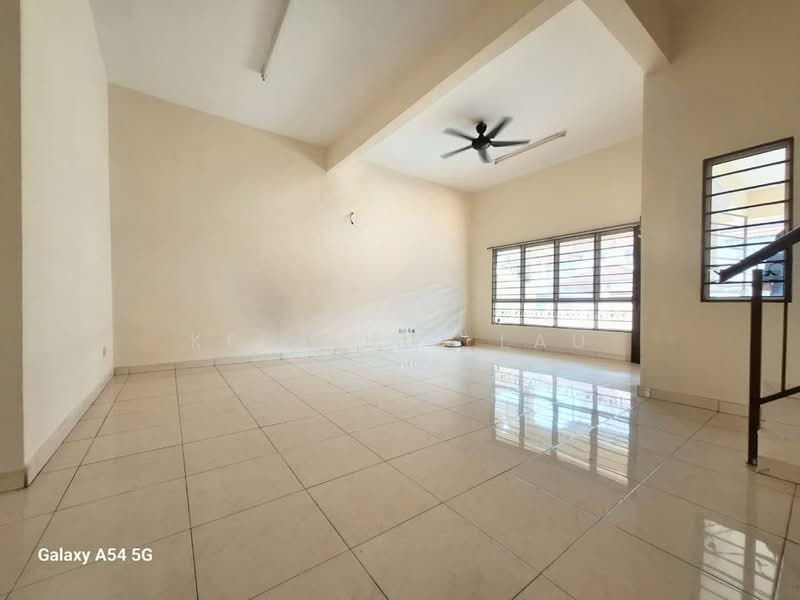 Rumah Teres 2 Tingkat untuk Dijual di Bandar Putra Permai (Seri Kembangan) - KENT HUI LAU - Living Room - PropertyGuru.com.my