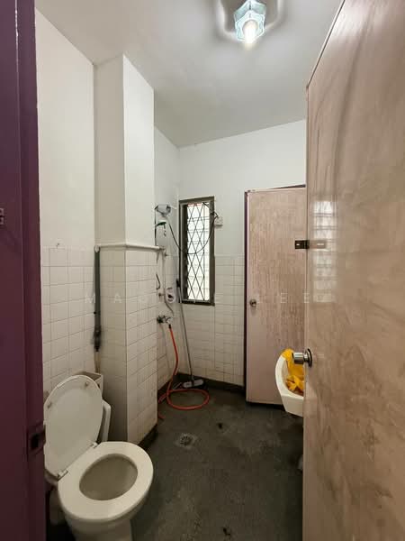 2-storey Terraced House for Sale in Taman Pelangi (Johor Bahru) - Maggie Lee - Bathroom - PropertyGuru.com.my