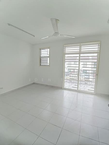 Rumah Teres 2 Tingkat untuk Dijual di Taman Pulai Mutiara (Iskandar Puteri (Nusajaya)) - Iden Tan - Living Room - PropertyGuru.com.my
