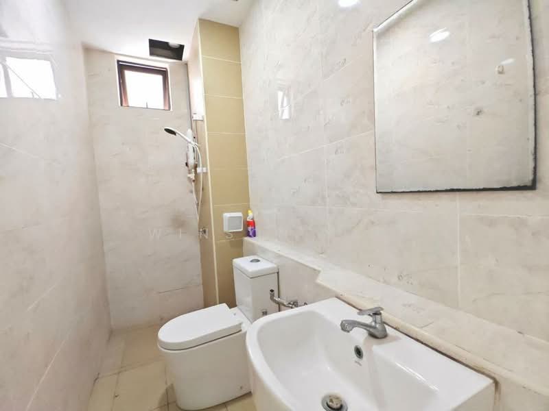Service Residence for Sale at D'Summit Residences - Winson Yap - Bathroom - PropertyGuru.com.my