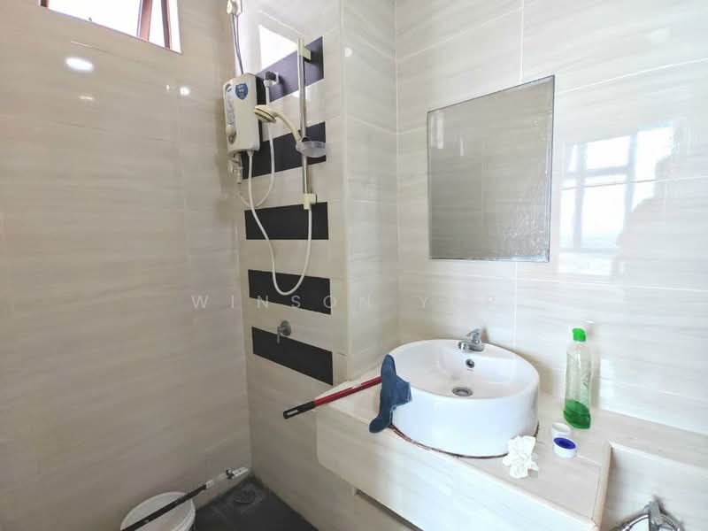 Service Residence for Sale at D'Summit Residences - Winson Yap - Bathroom - PropertyGuru.com.my