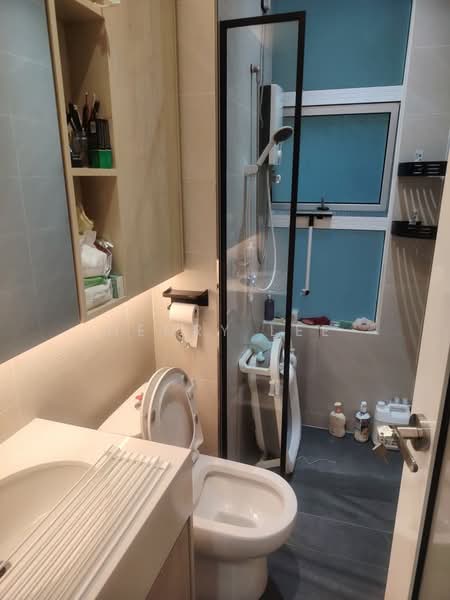 Service Residence for Sale at D'carlton (Residensi Seri Mega) - Henry Lee - Bathroom - PropertyGuru.com.my