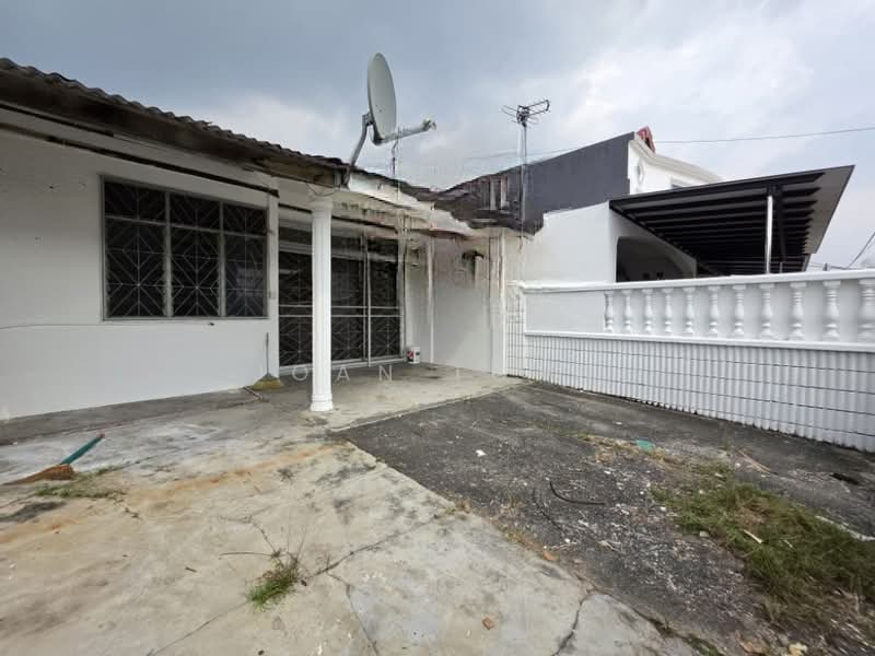 1-storey Terraced House for Sale in Taman Johor Jaya (Johor Bahru) - Joan Tong - Exterior - PropertyGuru.com.my