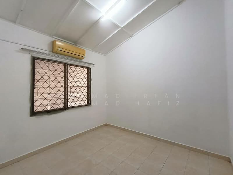 Bungalow for Rent in Seksyen 12 (Shah Alam) - Muhamad Irfan Muhamad Hafiz - Bedroom - PropertyGuru.com.my