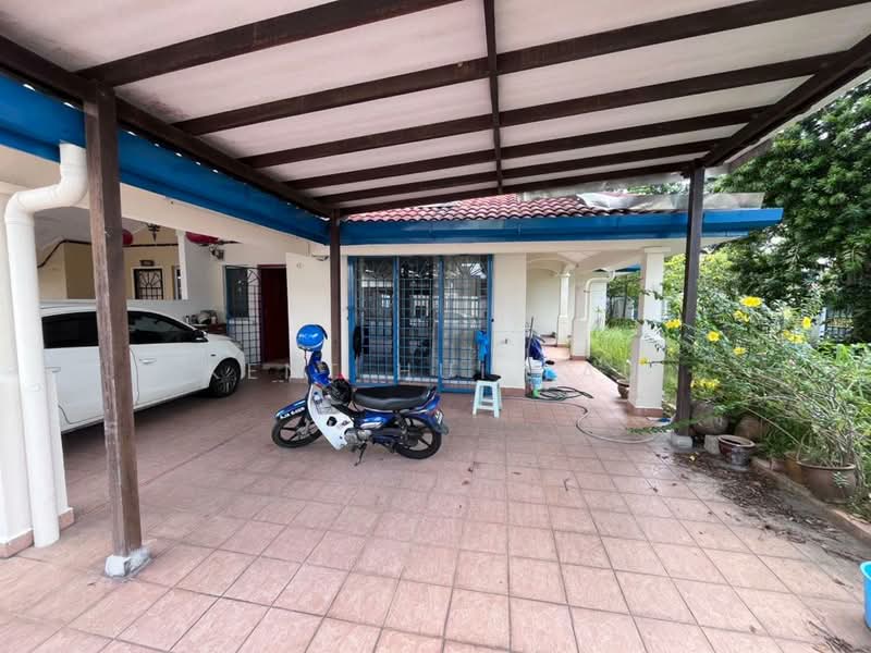 Rumah Teres 2 Tingkat untuk Dijual di Pusat Bandar Putra Permai (Seri Kembangan) - KENT HUI LAU - Exterior - PropertyGuru.com.my