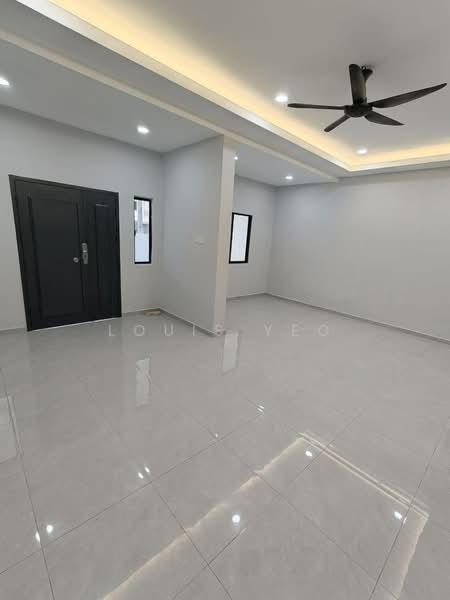 Rumah Teres 2 Tingkat untuk Dijual di Taman Ungku Tun Aminah (Skudai) - Louis Yeo - Living Room - PropertyGuru.com.my