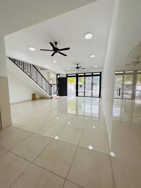 Rumah Teres 2 Tingkat untuk Dijual di Elmina Valley 1 (Shah Alam) - Sazuan Samat - Entrance - PropertyGuru.com.my