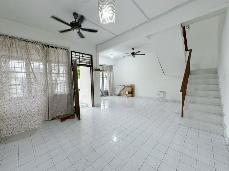 2-storey Terraced House for Sale in Taman Puteri Wangsa (Ulu Tiram) - Iden Tan - Living Room - PropertyGuru.com.my