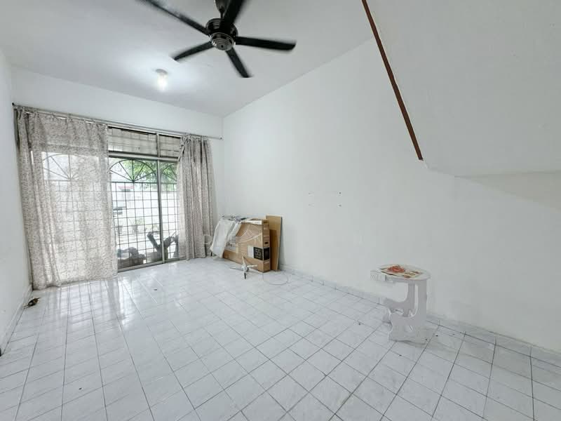 2-storey Terraced House for Sale in Taman Puteri Wangsa (Ulu Tiram) - Iden Tan - Living Room - PropertyGuru.com.my
