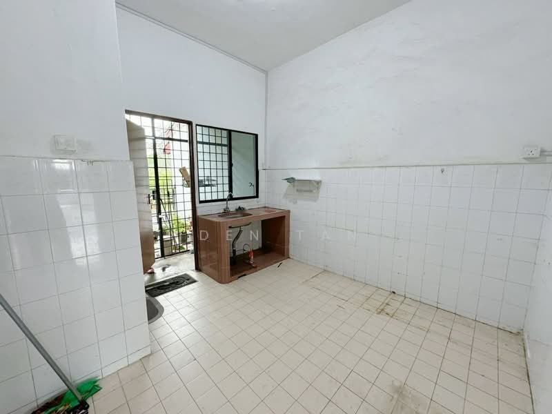 2-storey Terraced House for Sale in Taman Puteri Wangsa (Ulu Tiram) - Iden Tan - Kitchen - PropertyGuru.com.my