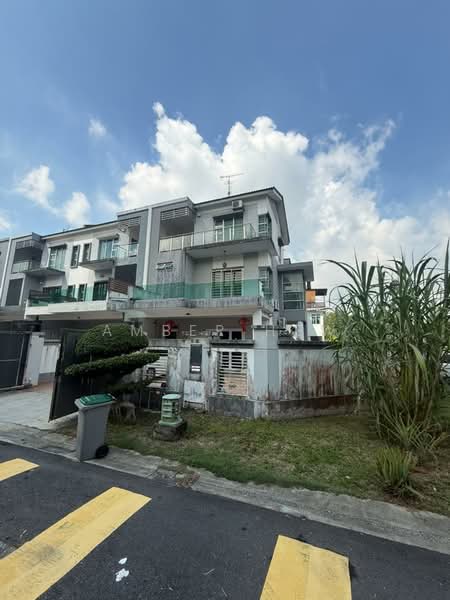 Rumah Teres 3 Tingkat untuk Dijual di Bandar Seri Alam (Masai) - Amber Hew - Exterior - PropertyGuru.com.my