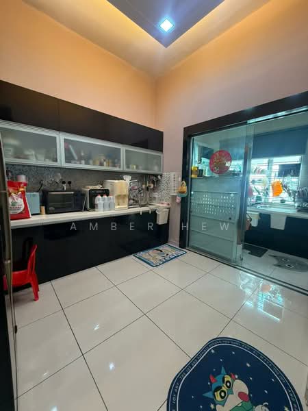 Rumah Teres 3 Tingkat untuk Dijual di Bandar Seri Alam (Masai) - Amber Hew - Kitchen - PropertyGuru.com.my