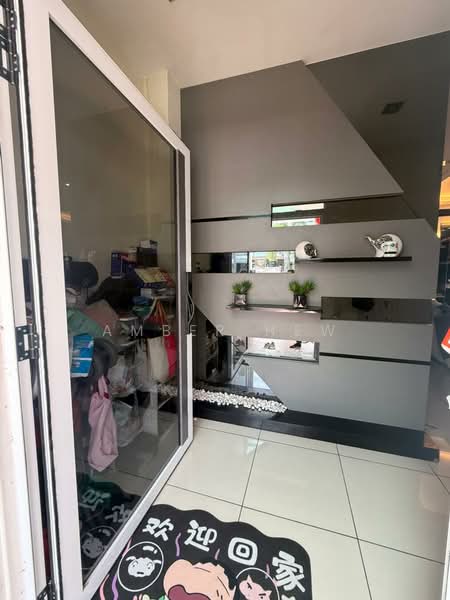Rumah Teres 3 Tingkat untuk Dijual di Bandar Seri Alam (Masai) - Amber Hew - Entrance - PropertyGuru.com.my