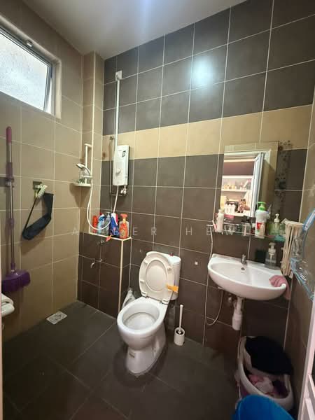 Rumah Teres 3 Tingkat untuk Dijual di Bandar Seri Alam (Masai) - Amber Hew - Bathroom - PropertyGuru.com.my