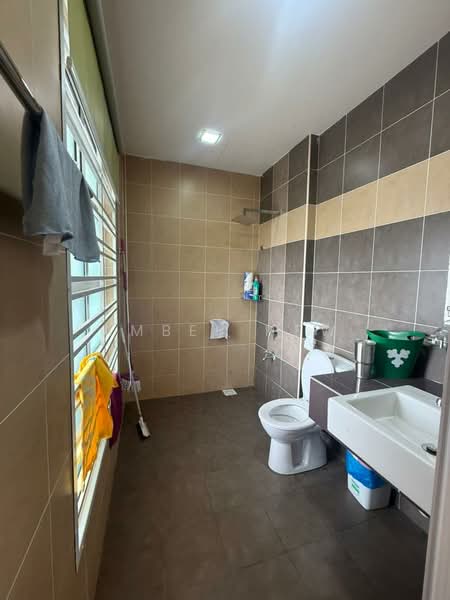 Rumah Teres 3 Tingkat untuk Dijual di Bandar Seri Alam (Masai) - Amber Hew - Bathroom - PropertyGuru.com.my